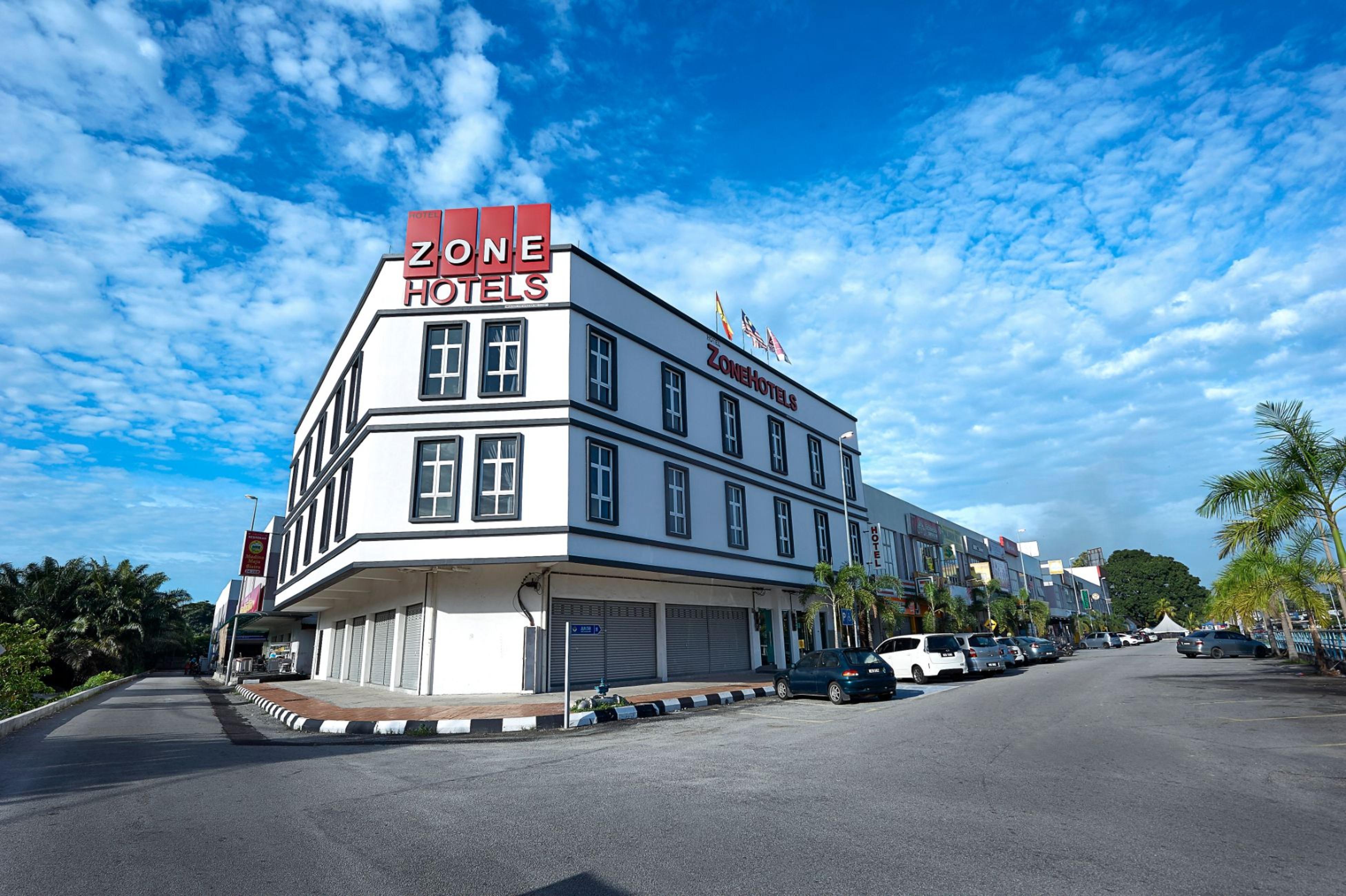 Zone Hotels, Telok Panglima Garang Teluk Panglima Garang Ngoại thất bức ảnh