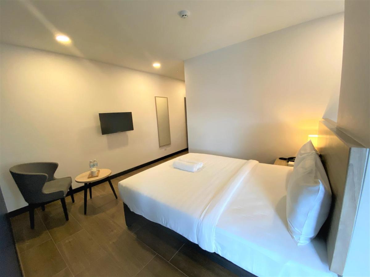 Zone Hotels, Telok Panglima Garang Teluk Panglima Garang Ngoại thất bức ảnh